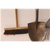 Image 3 : *Shovel - Rake - Brooms