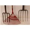 Image 2 : *(2) Pitchforks - Rake