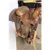 Image 8 : * 14.5" Roping Saddle, Double Rigging, 6" Gullet Width, Rawhide Covered Wood Tree, Felt Pad - STAND 