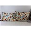 Image 1 : (2) Floral Patterned Pillows