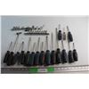 Image 1 : (17) Assorted Screwdrivers and Assorted Torx Sockets