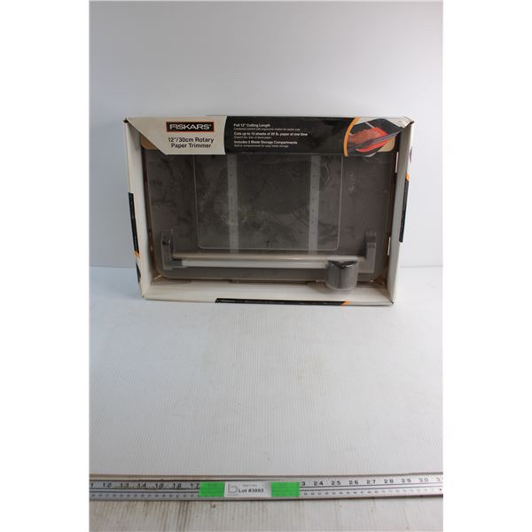 Fiskars 12'' Rotary Paper Trimmer - Sealed
