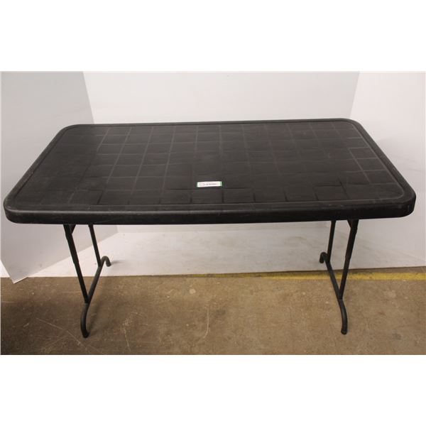 * Table w/Folding Legs (48" x 24")