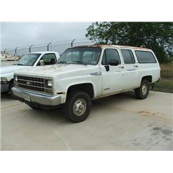 1989 CHEVROLET SCOTTSDALE 4 WHEEL DRIVE SUBURBAN/GAS (NBU)