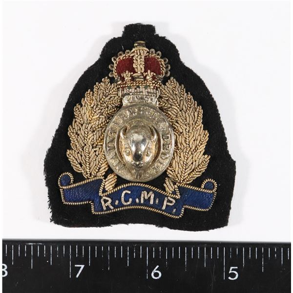 #228 RCMP EMBROIDERED CAP BADGE VARIATION QEII