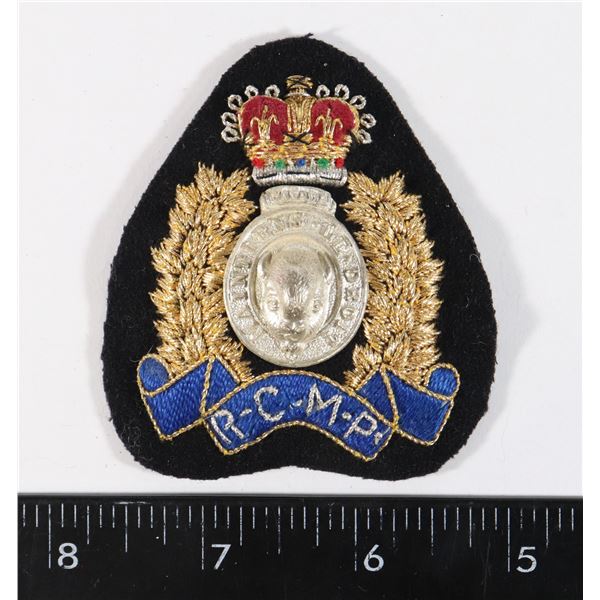 #230 RCMP CLOTH METAL CAP BADGE VARIATION 1977