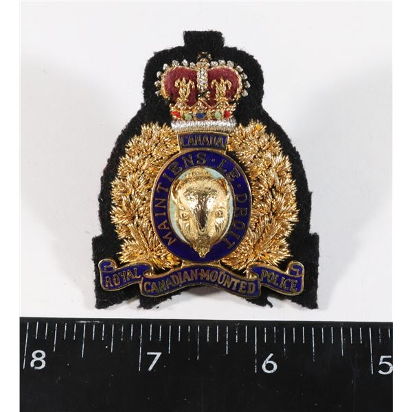 #231 RCMP CLOTH METAL CAP BADGE VARIATION 1980'S