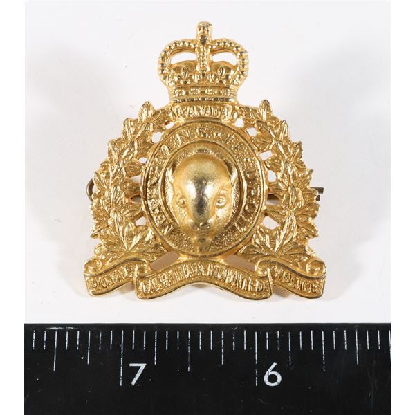 #233 ROYAL CANADIAN MOUNTED POLICE CAP BADGE QEII