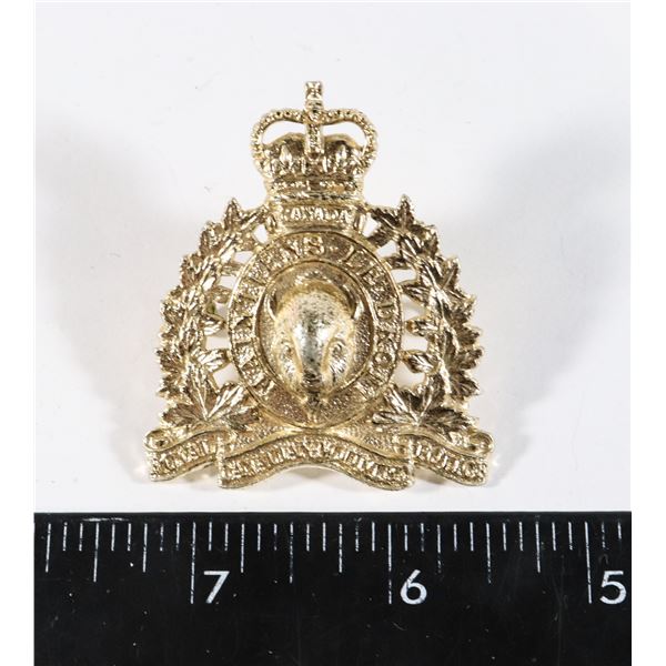 #236 RCMP CAP BADGE STAYBRITE J.R. GAUNT LONDON
