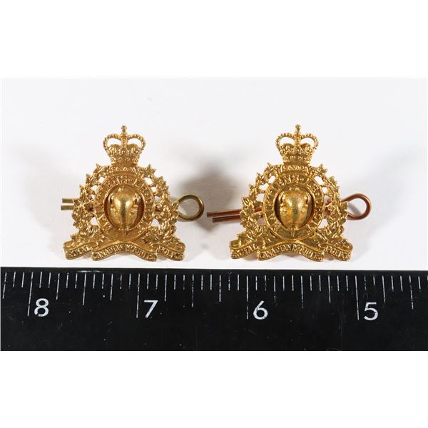 #237  RCMP COLLAR BADGE SET QEII PAIR