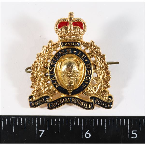 #238 ROYAL CANADIAN MOUNTED POLICE CAP BADGE