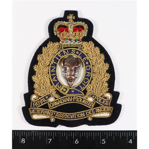 #261 RCMP VETERANS GOLD WIRE BLAZER BADGE QEII