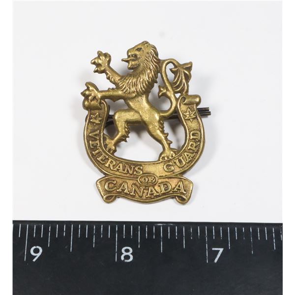 #568 WW2 VETERANS GUARDS OF CANADA CAP BADGE