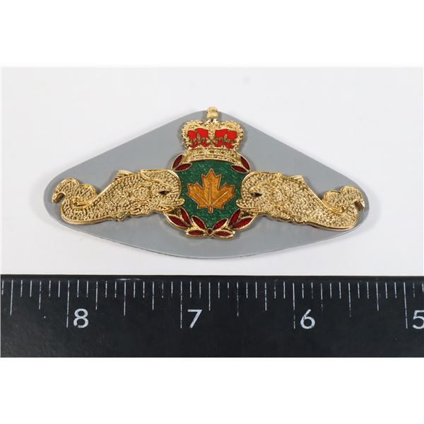 #677 ROYAL CANADIAN NAVY SUBMARINE CREW BADGE