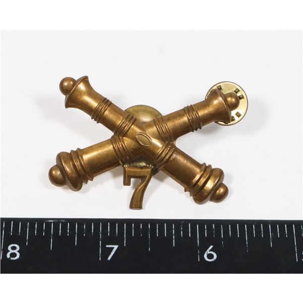 #690 UNITED STATES OF AMERICA ARTILLERY INSIGNIA 7