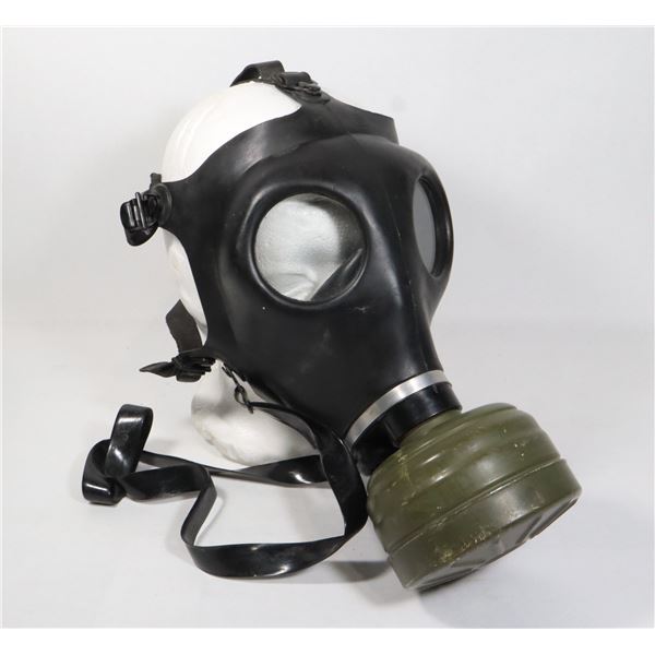 #832 VINTAGE RUBBER GERMAN GAS MASK WITH FILTER