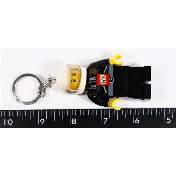 #1171 LEGO FLASHLIGHT KEYCHAIN MINIFIG 2010 WORKS!