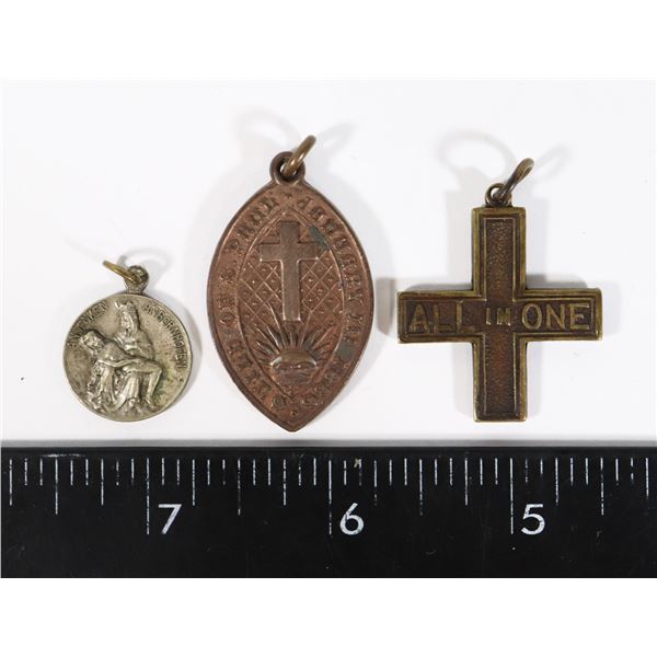 #1251LOT CATHOLIC RELIGIOUS CHARMS INCLUDING