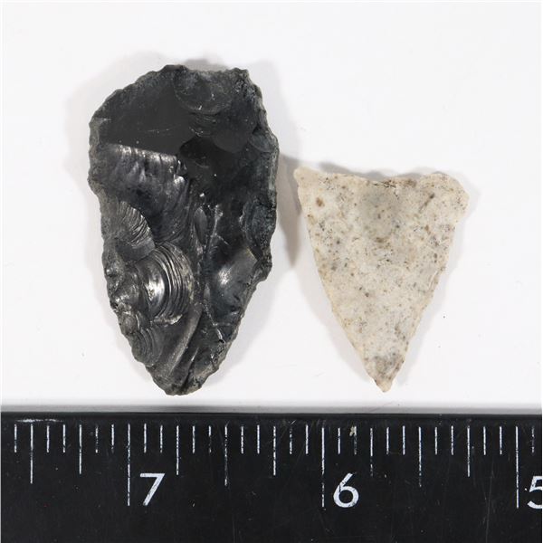 #1268 LOT OF 2 ANTIQUE  ARROW HEADS MEDIUM SIZE