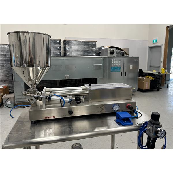 SFXB SFQG 60ml to 5000ml Easy to Operate Liquid Filling Machine for Beverages / Liquids - Foot opera
