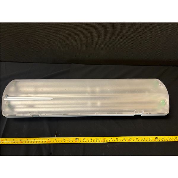 LUMINAIRE FLUO BELUCHE T8 24", 120/277v LAMPE NON-INCLUS