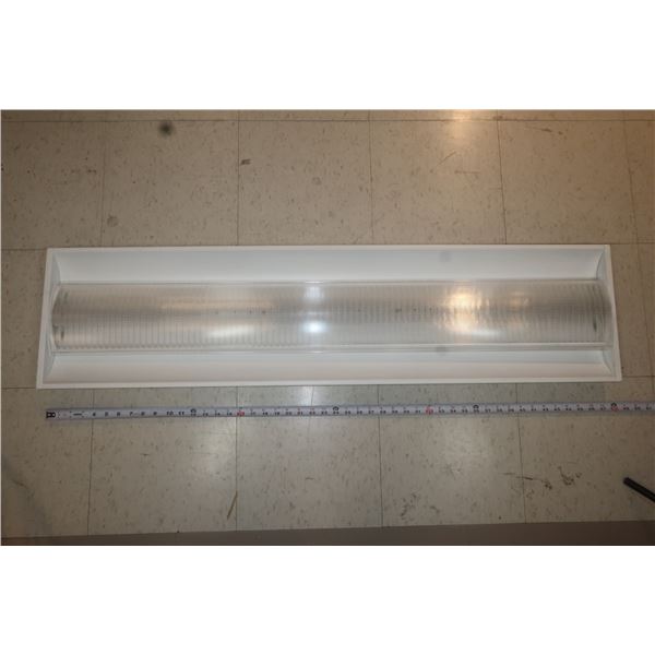 LUMINAIRE FLUO VISIONEERING  1'x4'  347v