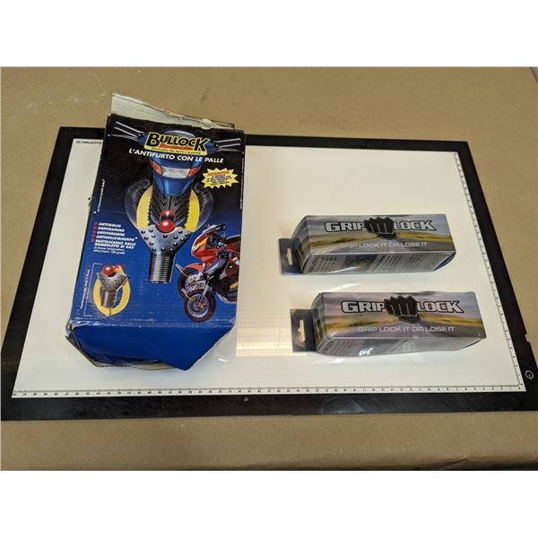 LOT DE 3 CADENAS DE MOTO ASST