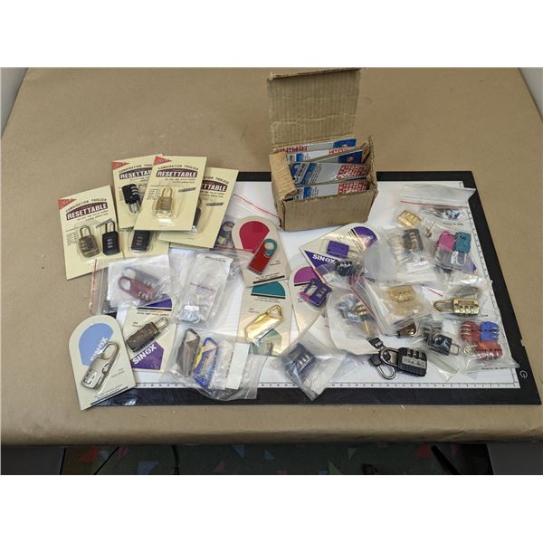 LOT DE +/-50 CADENAS À COMBINATION ASST