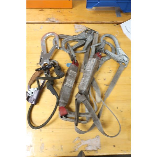 LOT DE 3 ARTICLES DE SÉCURITÉ ASST