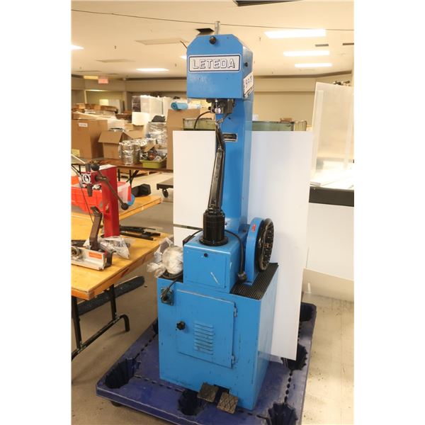 MACHINE À COUDRE LES CHAUSSURES POUR LES CORDINIER