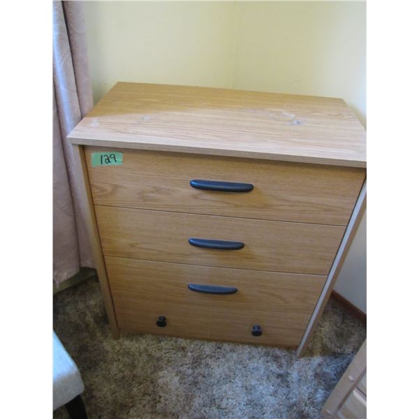 Dresser with 4 drawers