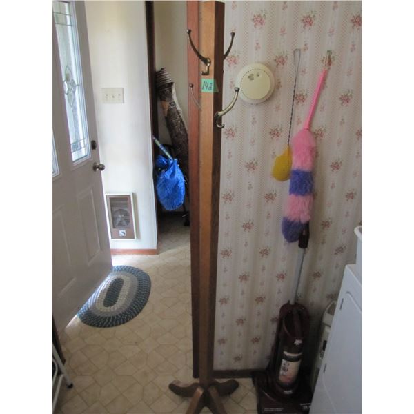 hall tree / coat stand