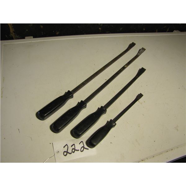 Set of four pry bars