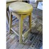 Image 2 : Student desk and wood stool