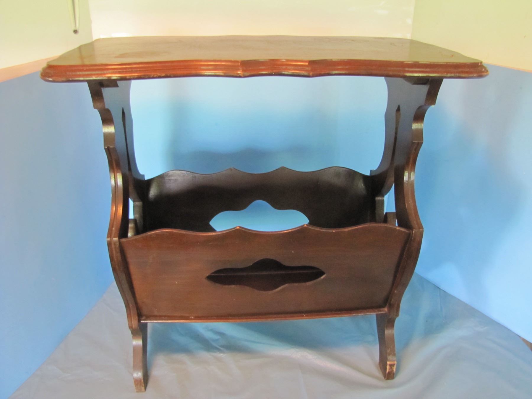 Wood table magazine rack