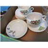 Image 5 : Teacups and saucers Etcetera