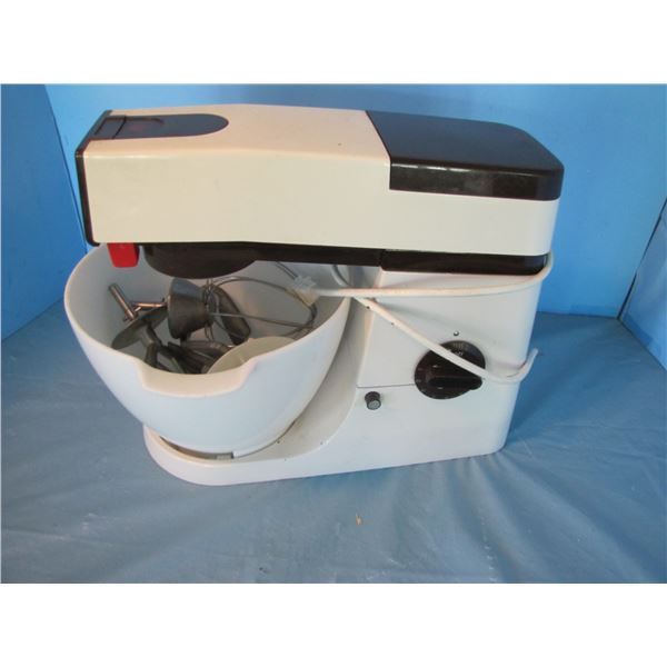 Kenwood chef electric tabletop mixer