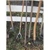 Image 4 : Assortment of garden tools