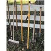 Image 5 : Assortment of garden tools