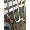 Image 8 : Assortment of garden tools