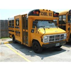 1989 GMC SCHOOL BUS/WARD/HANDICAP MINI BUS/W/WHEEL CHAIR LIFT/NO A/C/AUTOMATIC TRANSMISSION/DIESEL E