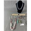 Image 2 : Nice Assortment Of Vintage Jewelry - Necklaces & Bracelets