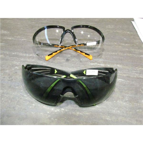 1 PR SAFETY SUNGLASSES, 1 PR 3M PROTECTIVE EYRWEAR