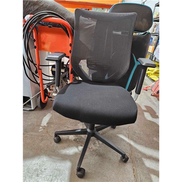 Mesh Back Adjustable Office Chair on Casters