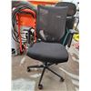 Image 1 : Mesh Back Adjustable Office Chair on Casters