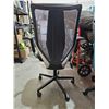 Image 2 : Mesh Back Adjustable Office Chair on Casters