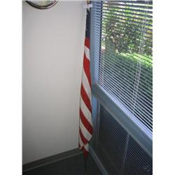 AMERICAN FLAG W/POLE