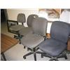 Image 1 : 5 ROLLING DESK CHAIRS IN BREAK ROOM
