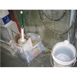 MOP BUCKET & MOPS