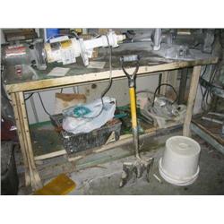 1 METAL WORK BENCH